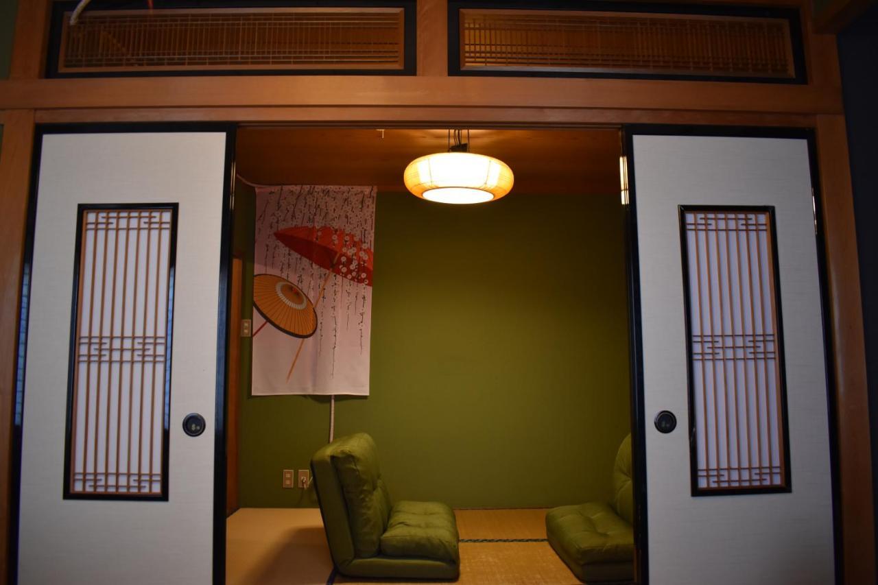 Only For One Group Cheaper For 6Th & 7Th Guest 市街地中心部 一棟貸しの宿 Guest House Don'S Home Takayama  Bagian luar foto
